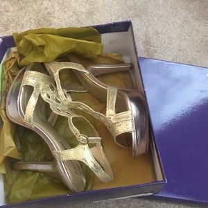 MADDEN GIRL GOLDEN HIGH HEALS 8.5